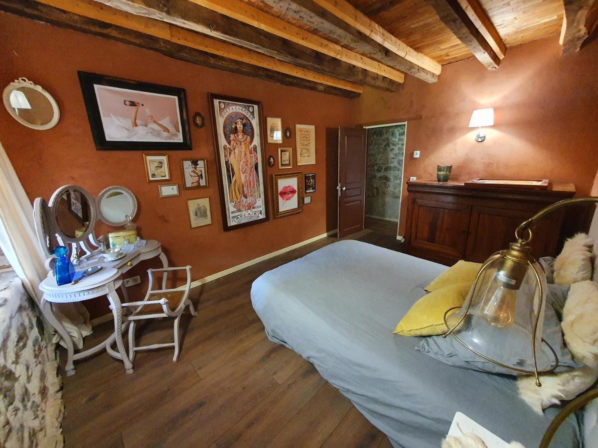 Gite De La Genevriere Saint-Chamant Kültér fotó